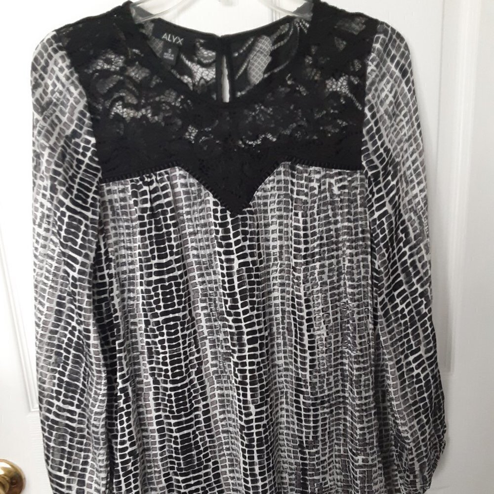 ALYX Size Small Black/White Blouse w/Embroidered Top & Long Sleeves